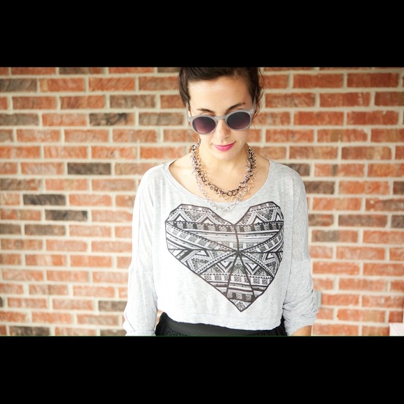 Geometric heart crop top. - Picture 2 of 2