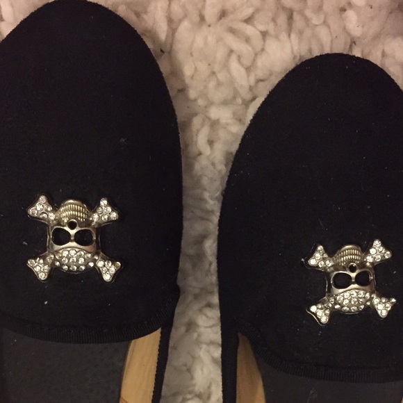 BLACK SKULL FLATS