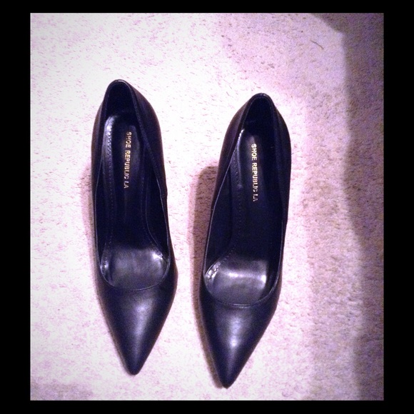 Black pointed toe pumps