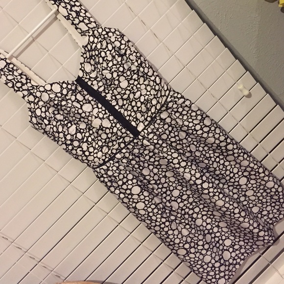 Club Monaco Dresses & Skirts - NWT: Club Monaco black white print dress, size 0