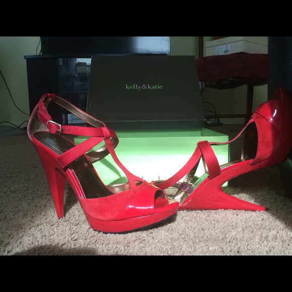 Kelly&Kate red shoes🌶👠❤️😜 - Picture 2 of 4