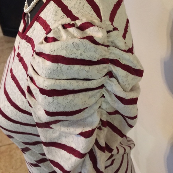 Red & cream lace-like top - Picture 2 of 4