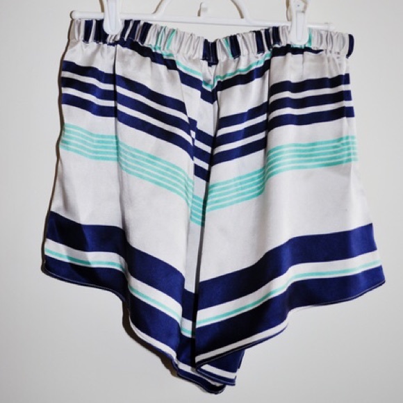 Elizabeth & James Shorts - Picture 2 of 4