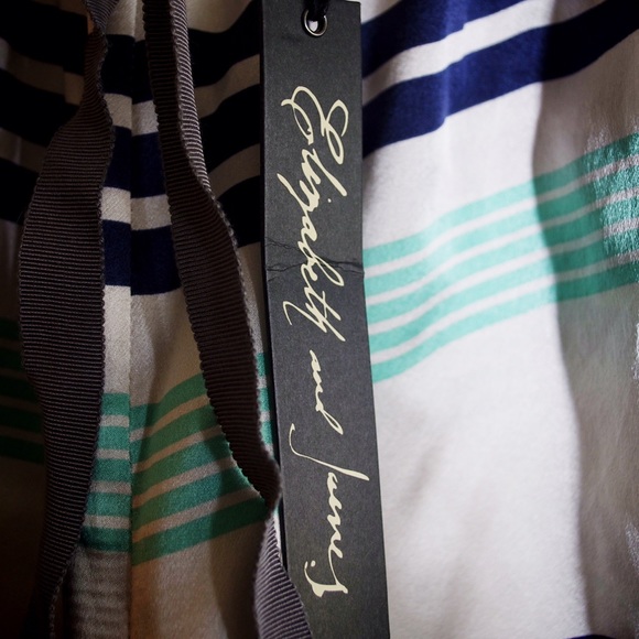 Elizabeth & James Shorts - Picture 3 of 4