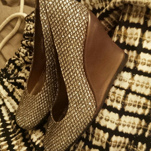 SPARKLY, GLITTERY sequin shoes by Jubilee New York - Picture 3 of 4