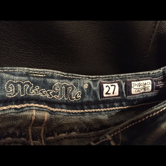 Miss Me Capris with Button Back Pockets - Picture 3 of 4