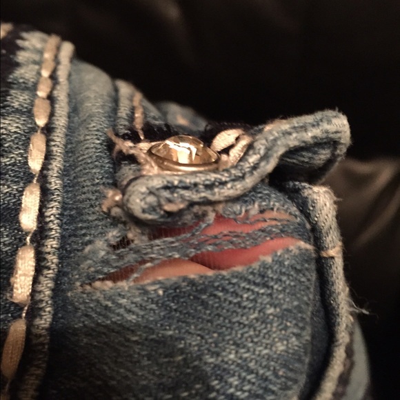 Miss Me Capris with Button Back Pockets - Picture 4 of 4