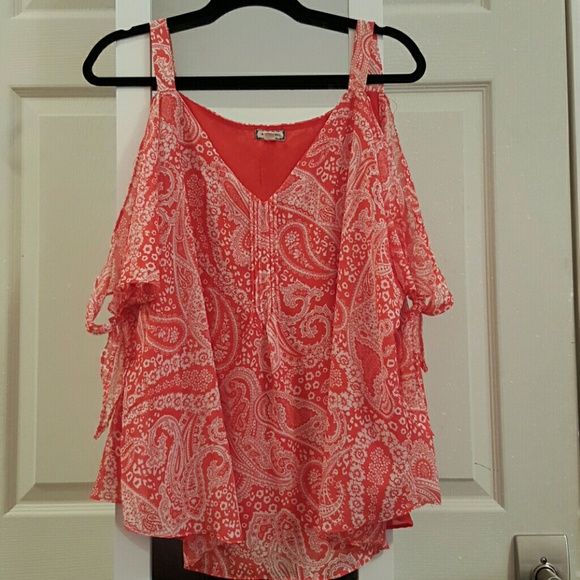 "Cold shoulder" top