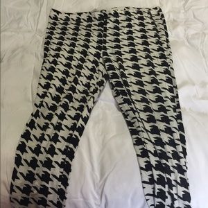 Black & White Houndstooth Leggings