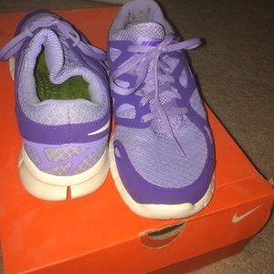 purple Nike free runs
