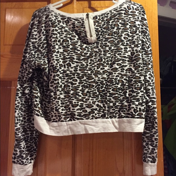 Cheetah print top - Picture 2 of 2
