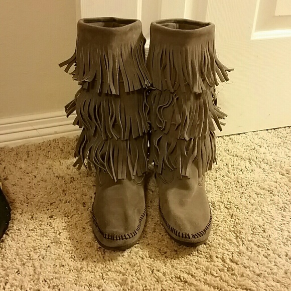 Minnetonka 3-layer fringe boots