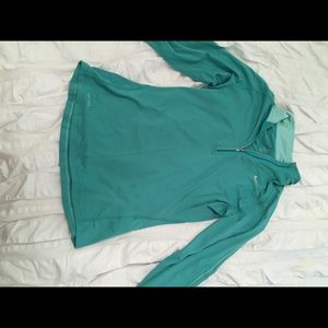 NWOT Nike lightweight half zip