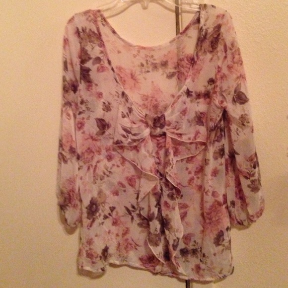 Flowy Floral Top - Picture 3 of 4