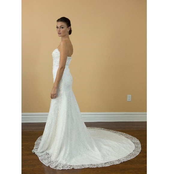 Wedding dress - Picture 2 of 4