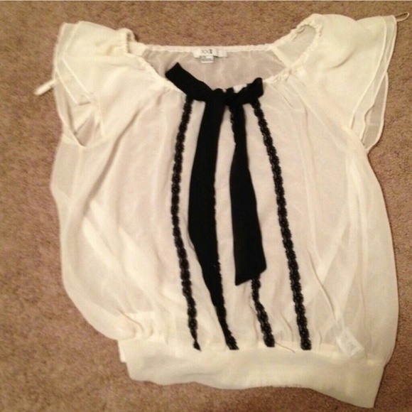 Beige & black blouse