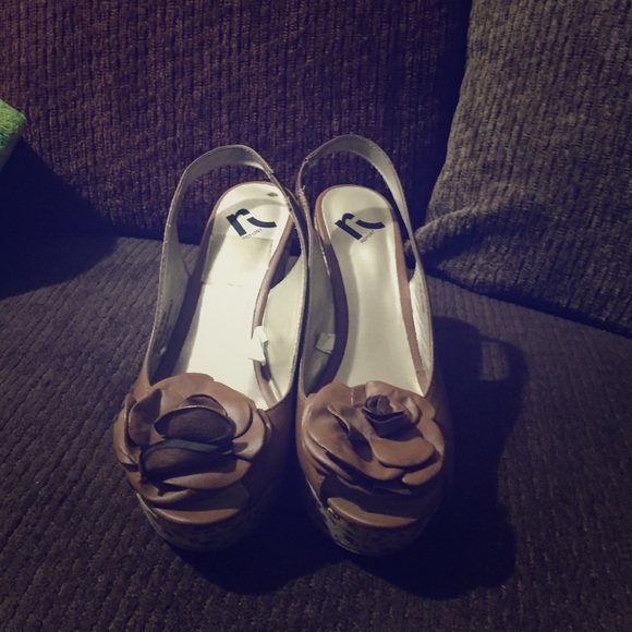 Open heel wedge