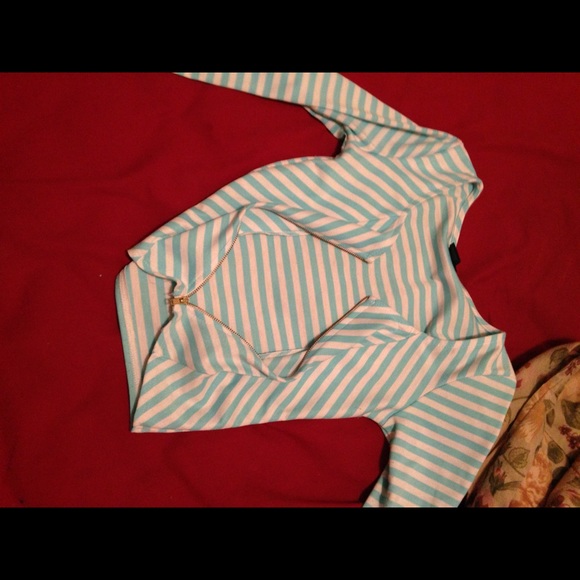 Blue n white zipper crop top - Picture 3 of 3