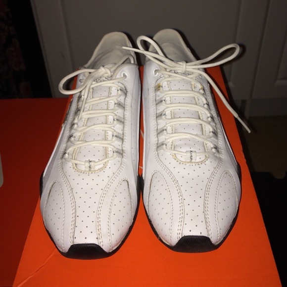 Guess Sneakers - Picture 1 of 4