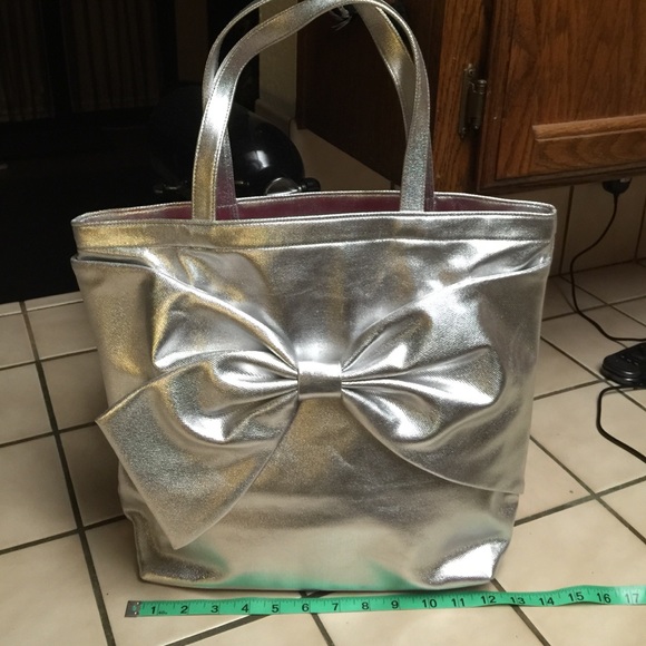 Authenticate spade metallic silver distressed bag.