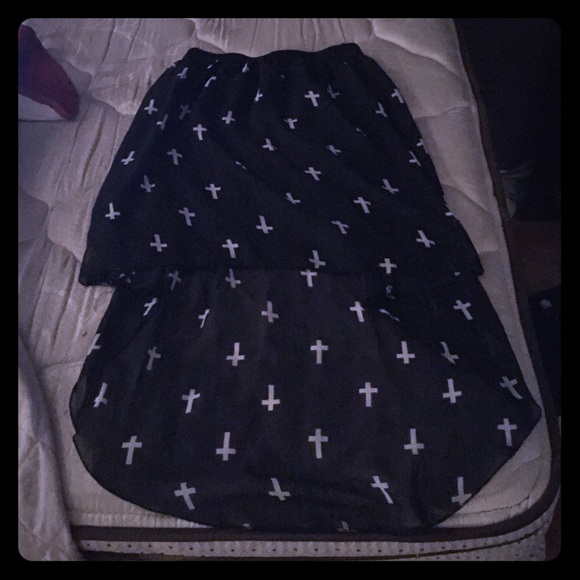 A skirt.. Long in the front and long at the back! - Picture 1 of 3