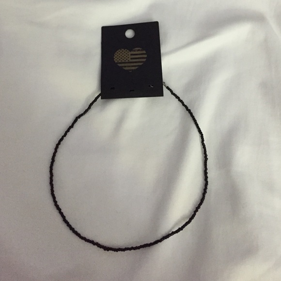 Brandy Melville stretchy beaded choker