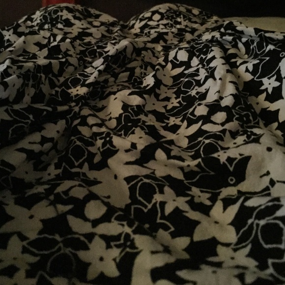 Floral strapless dress. - Picture 2 of 3