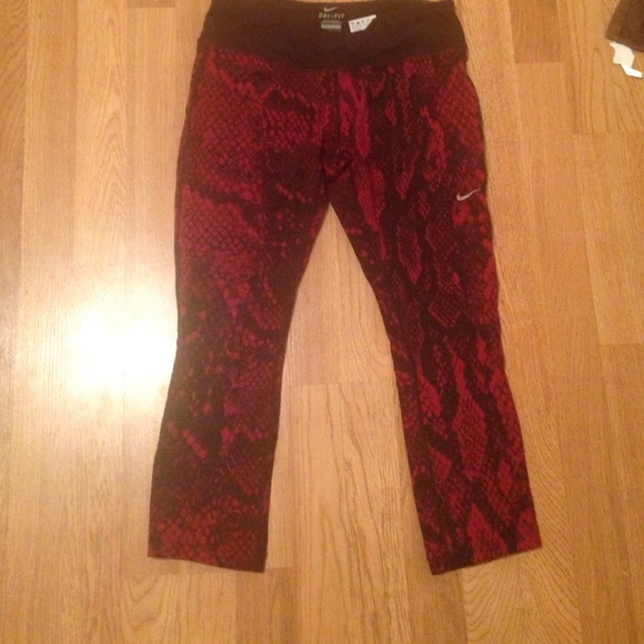 Nike Dri-Fit workout Capri leggings