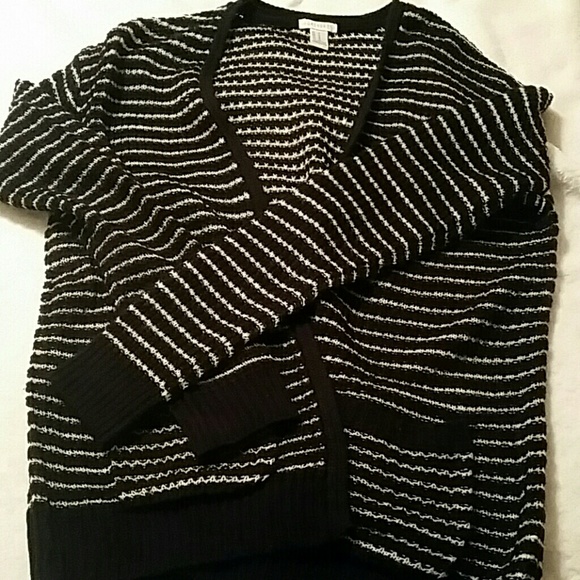 🔴SOLD Black and white Cardigan🔴 - Picture 1 of 1