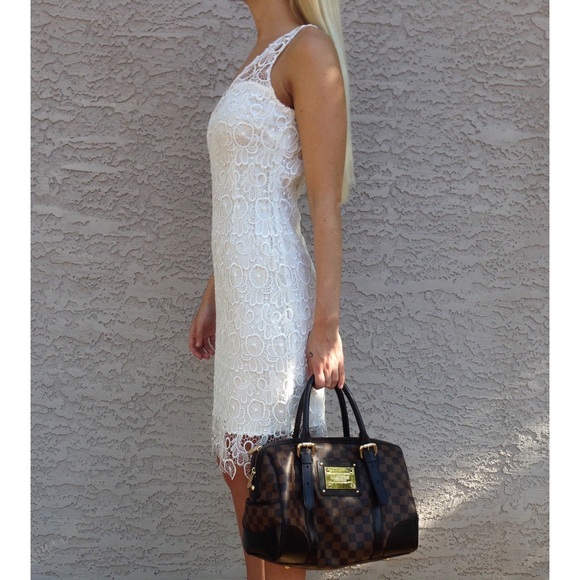 🌲Buy 1 Get 1 Free🌲 Cream scalloped lace Dress - Picture 3 of 4