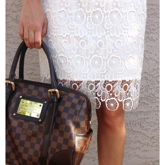 🌲Buy 1 Get 1 Free🌲 Cream scalloped lace Dress - Picture 2 of 4