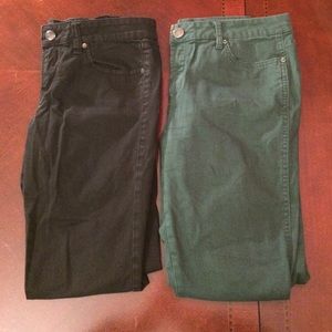 Bundle of 2 Forever 21 jeans.