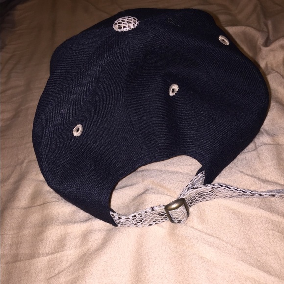 LA hat - Picture 2 of 3