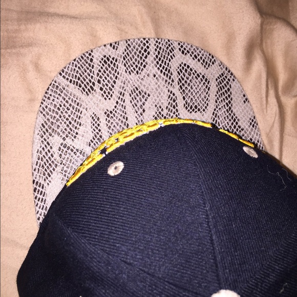 LA hat - Picture 3 of 3