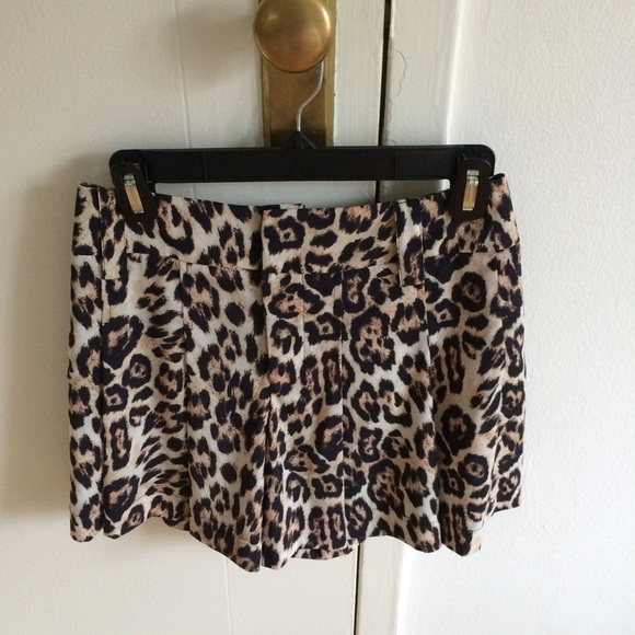 Alice + Olivia Pleated Leopard Shorts Size 0