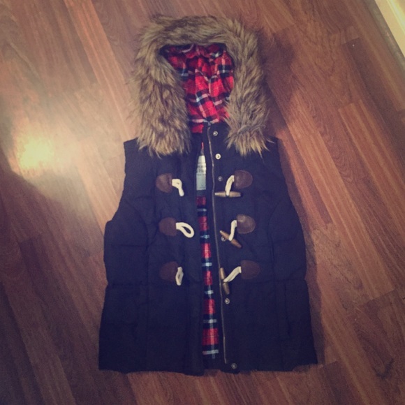 Abercrombie Puffer Vest with Faux Fur