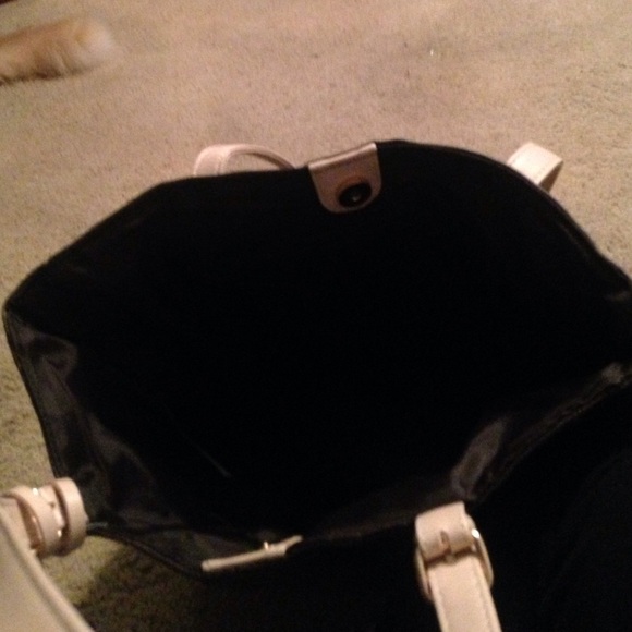 Medium sized handbag. Like new - Picture 2 of 3