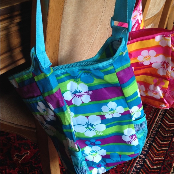 Handbags - Picture 3 of 4