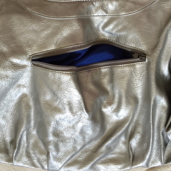 silver•metallic•patch•handbag - Picture 4 of 4