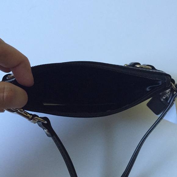 🚫SOLD NWT Coach Signature Grey & Black Wristlet! - Picture 3 of 4