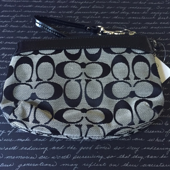 🚫SOLD NWT Coach Pleated Grey & Black Wristlet! - Picture 2 of 4