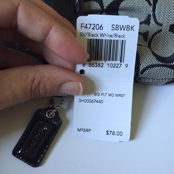 🚫SOLD NWT Coach Pleated Grey & Black Wristlet! - Picture 4 of 4