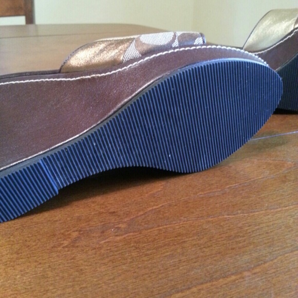 Coach - Picture 2 of 3