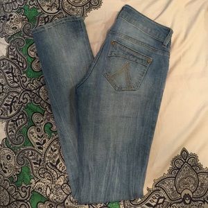 Delia's Morgan cut jeans