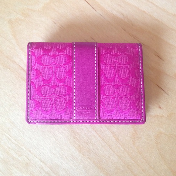 NWOT pink Coach signature C wallet