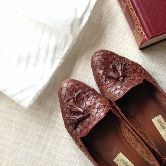 Etienne Aigner vintage woven leather flats