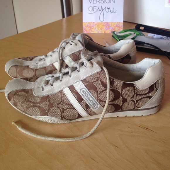 Size 9.5 Coach Katelyn shoes