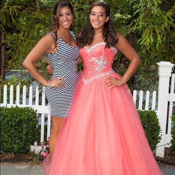 Coral Sweet Sixteen dress - Picture 1 of 4
