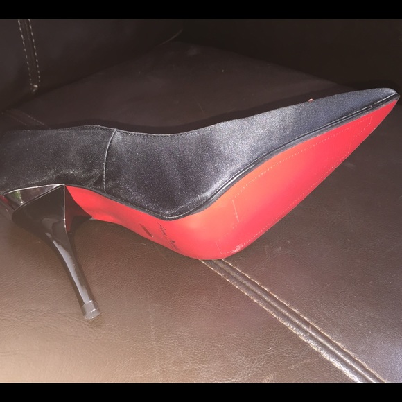 👠NEW Red Rose Black Satin Pump - Picture 4 of 5
