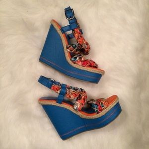 Superfun pop of color high heel wedges 8.5.